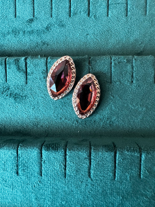 Oval stone studs