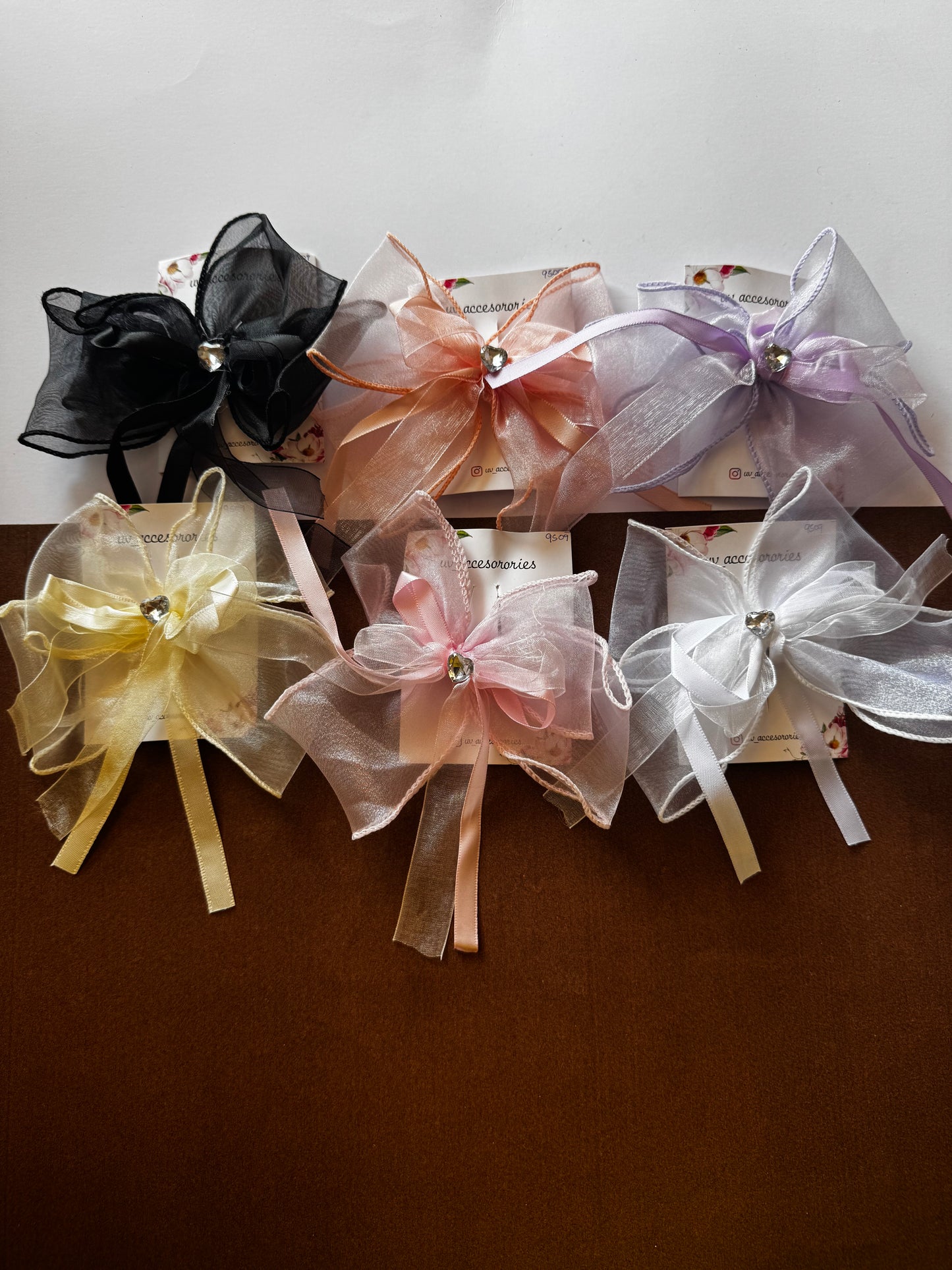 Organza jumbo tail clips