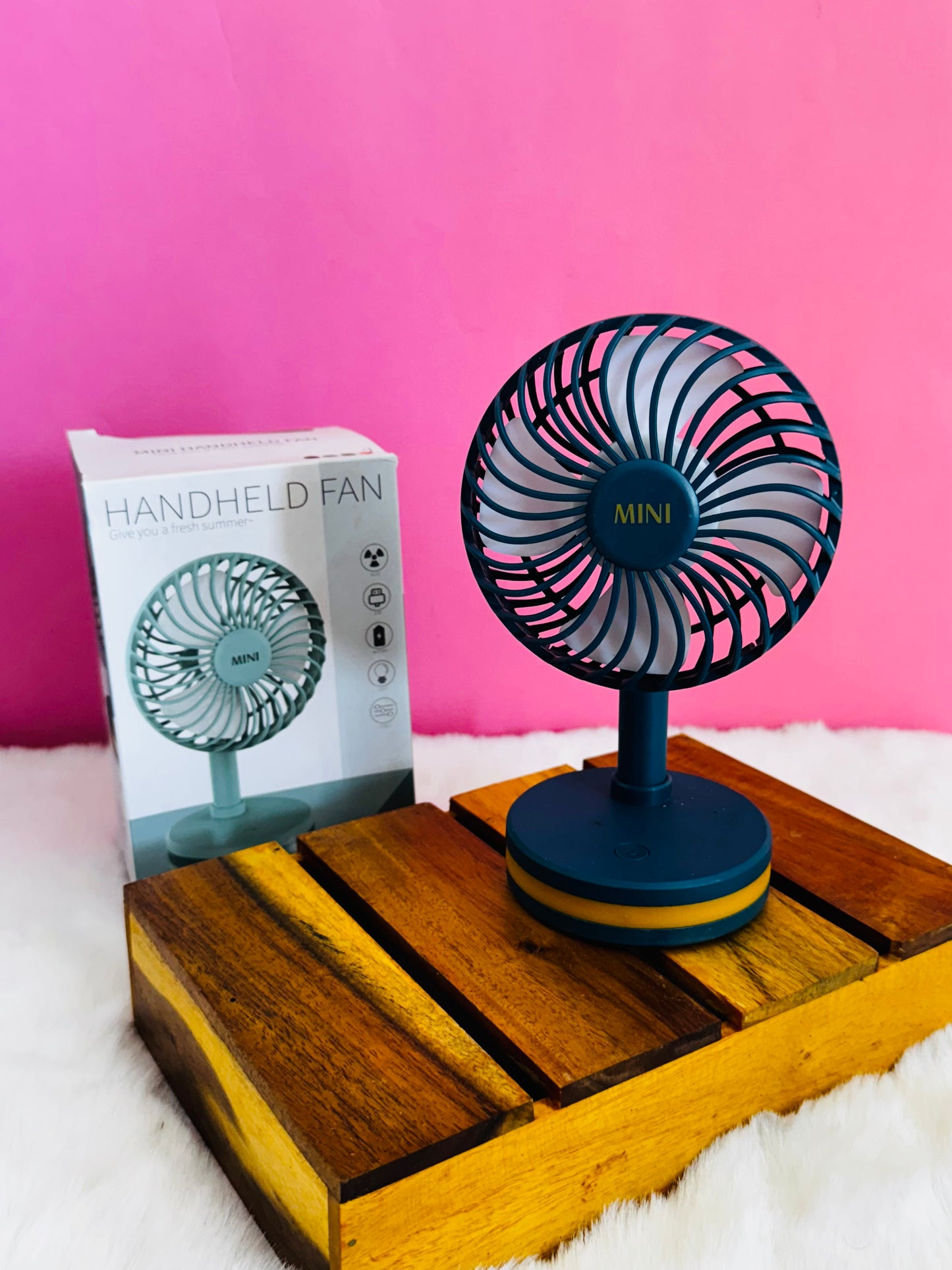 Handheld fan