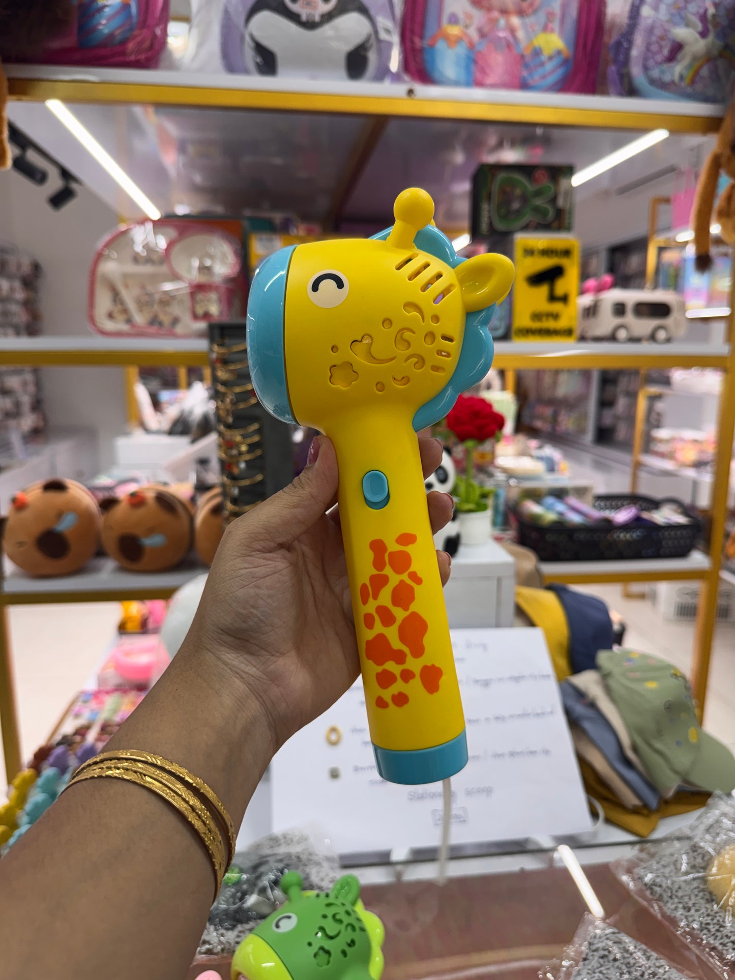 Giraffe bubble gun
