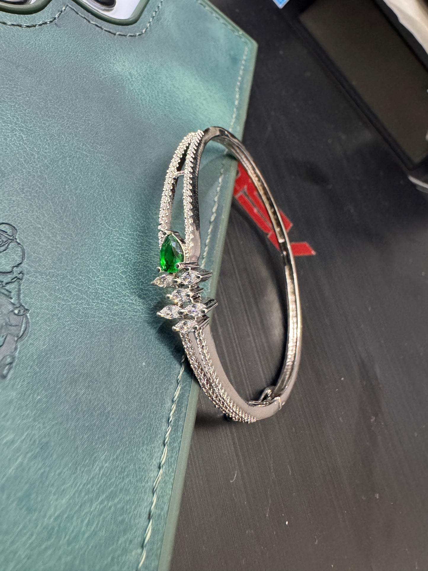 Emerald kada