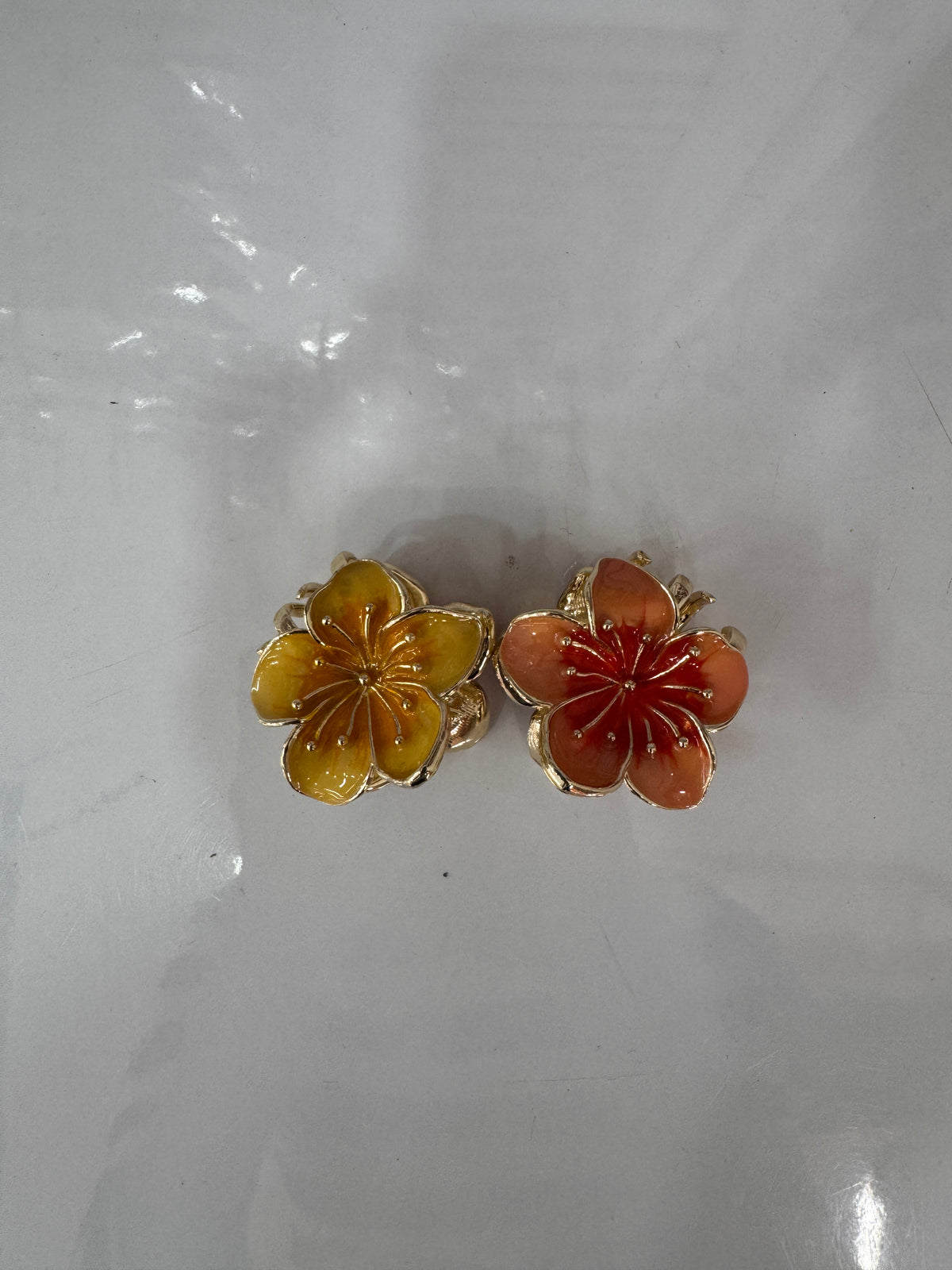 Floral enamel claws