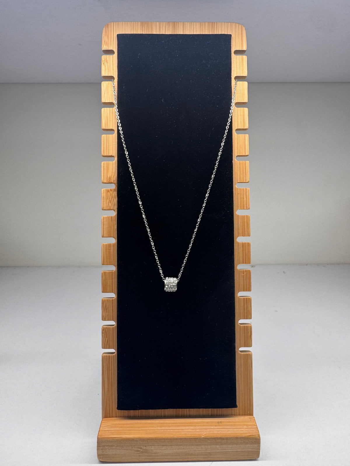 Barrel pendant necklace