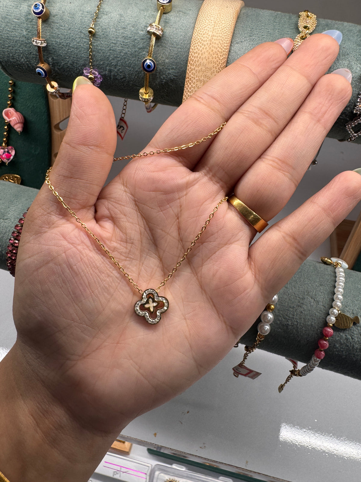 Four-leaf clover pendant necklace