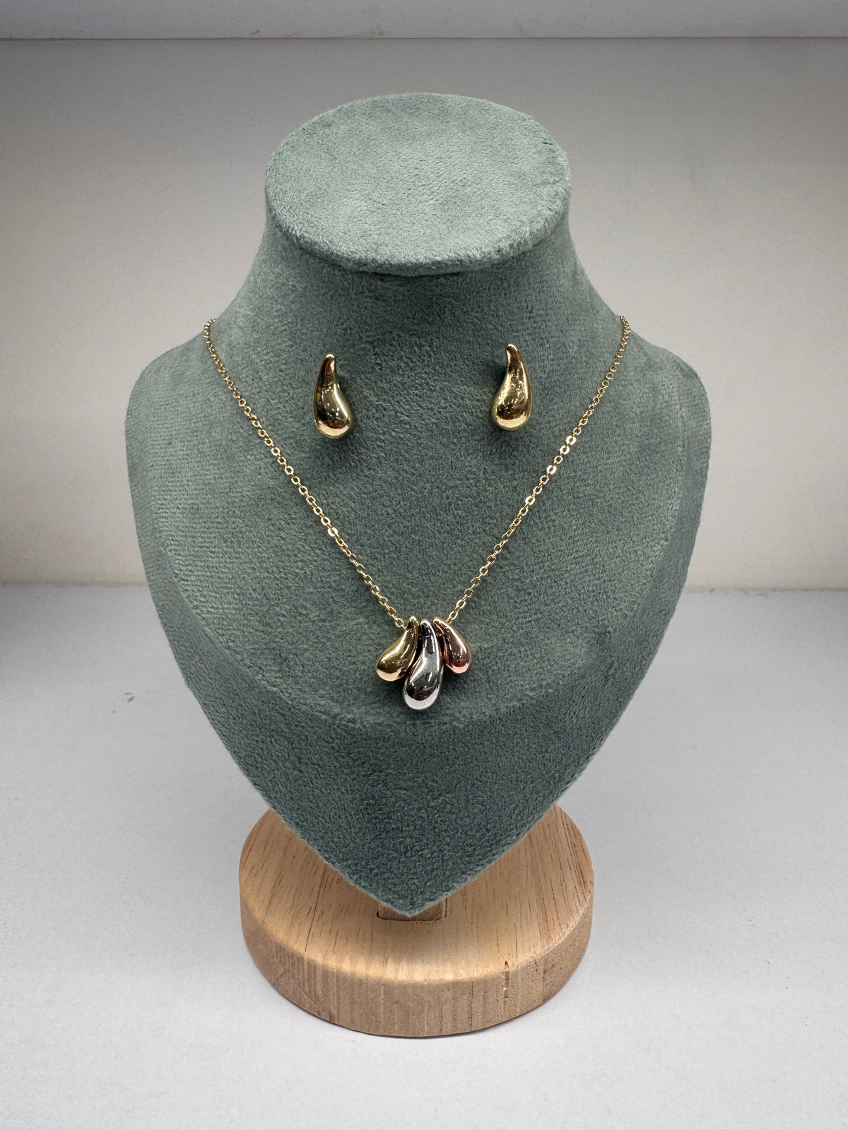 Trinity drop pendant necklace