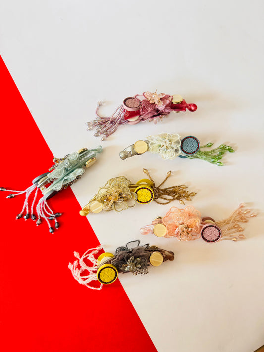 Beads hanging flower banana clips