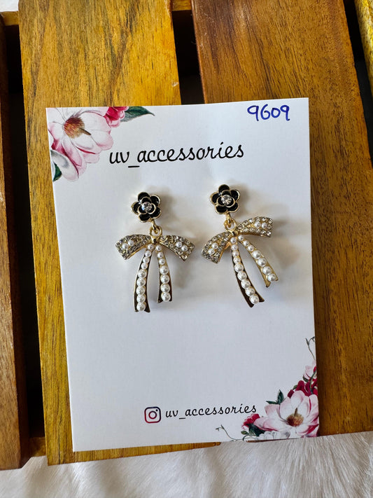 Bow earrings