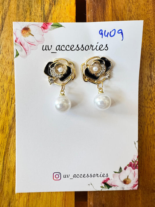 Flower pearl earrings