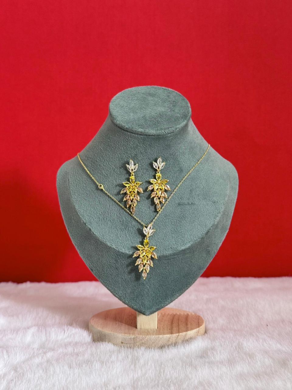 Yellow stone 18k set