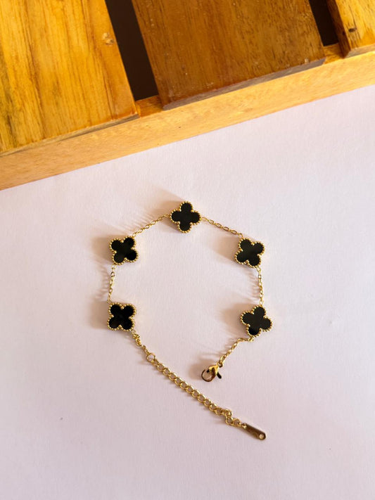 Black clove bracelet
