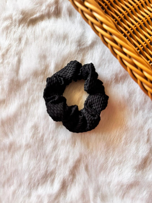 Checks scrunchies black