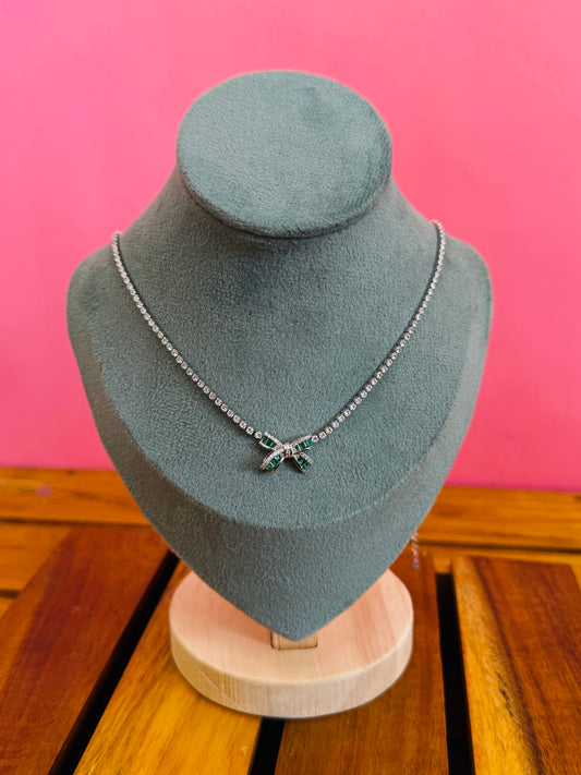 Green bow stone chain