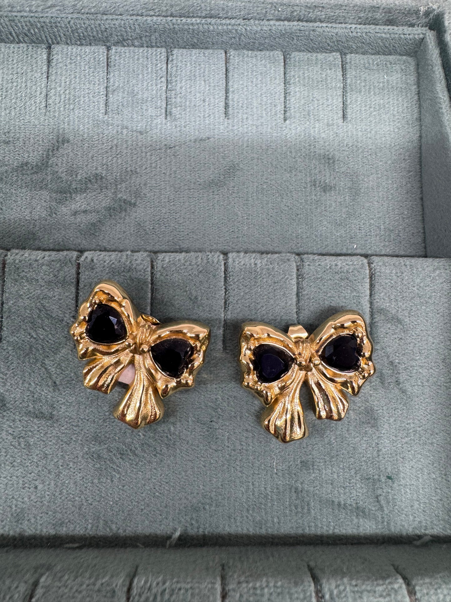 Black stone bow studs