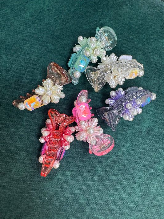 Mini pearl banana clips