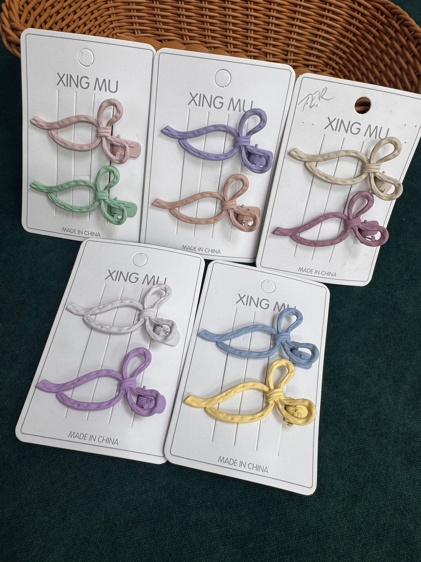 Bow clip cards