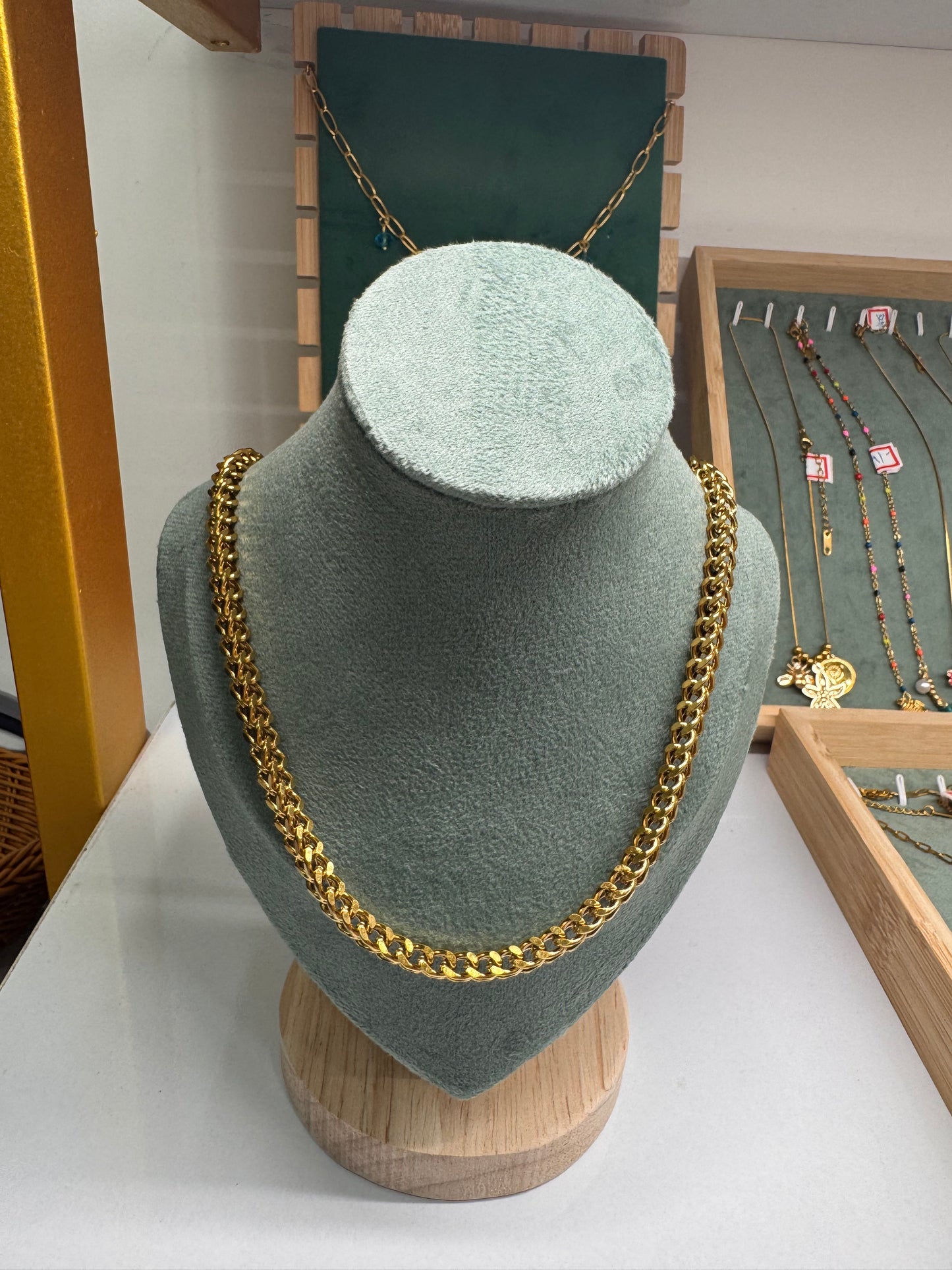 Gold men chain thick