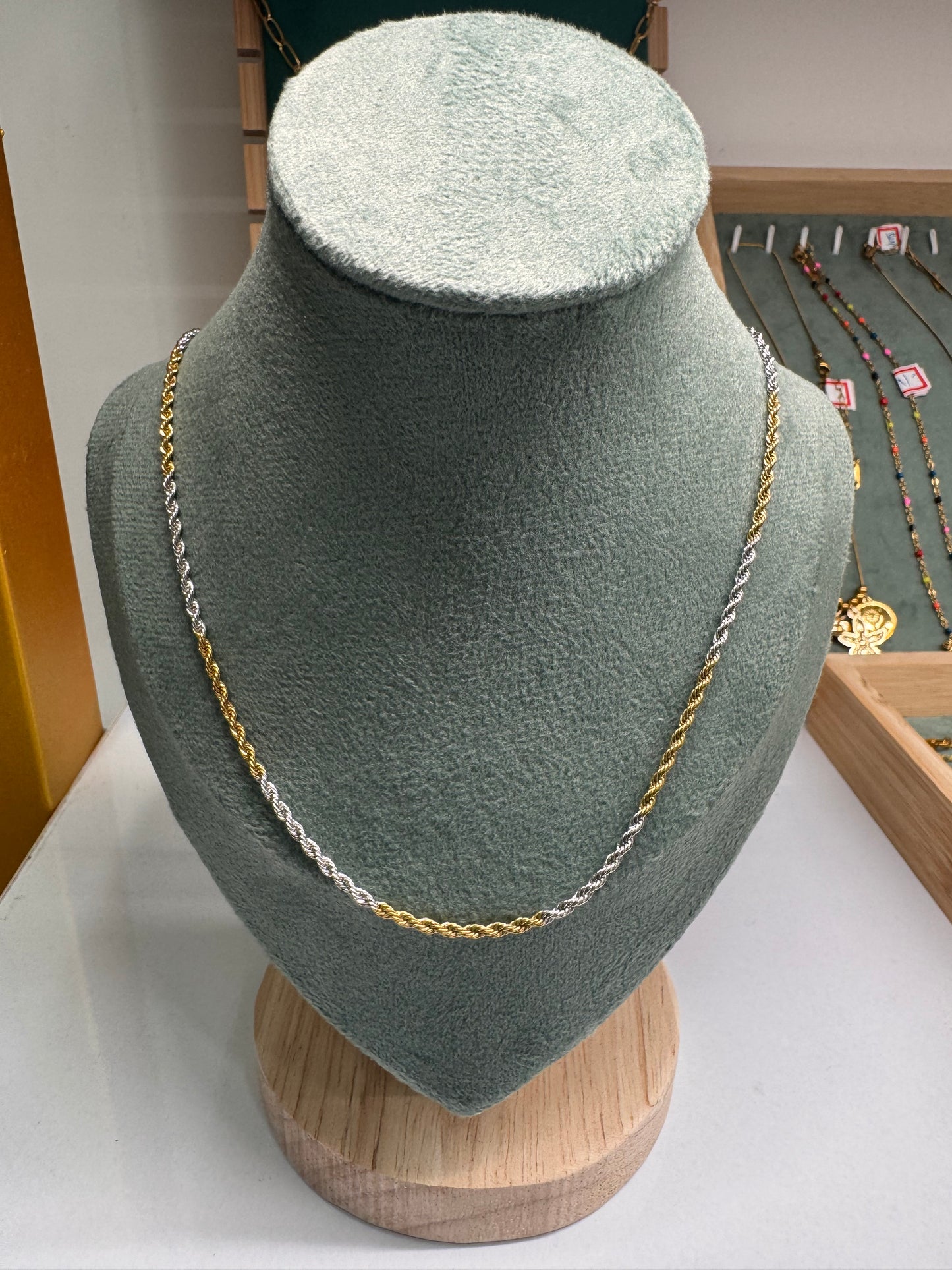 Multi shade men thin chain