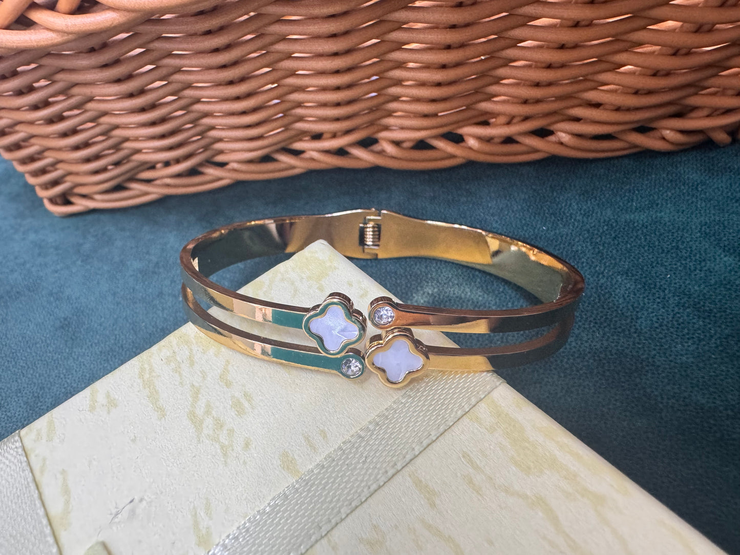 White stone clover anti tarnish kadas