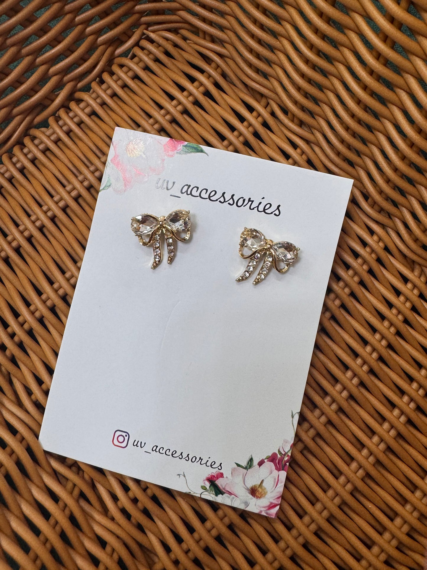 Bow stone studs