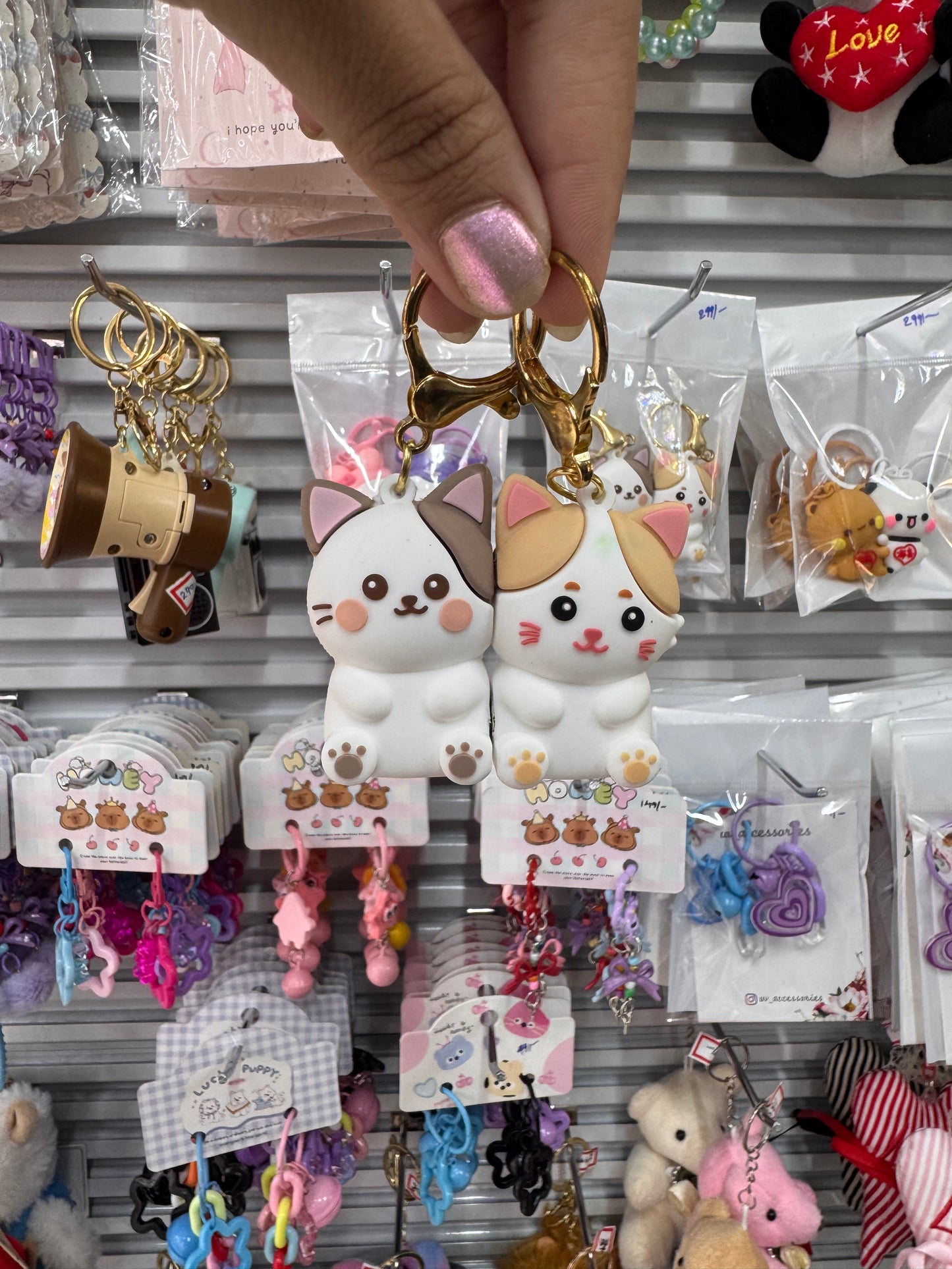 Magnetic cat couple keychain