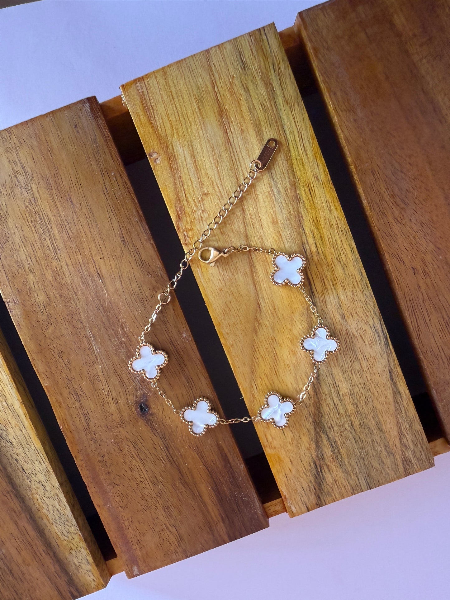 White clove bracelet