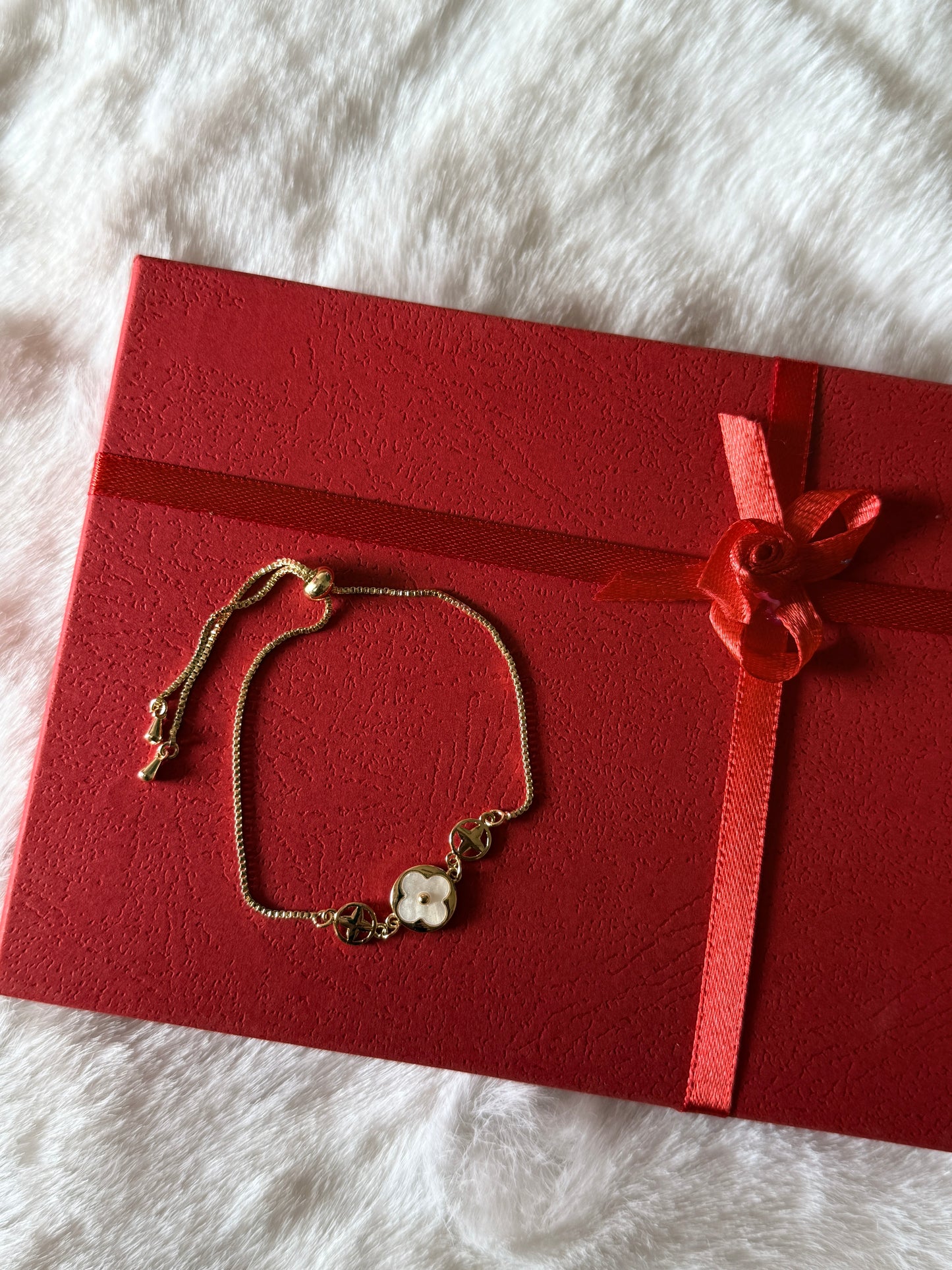 Anti tarnish adjustable bracelet