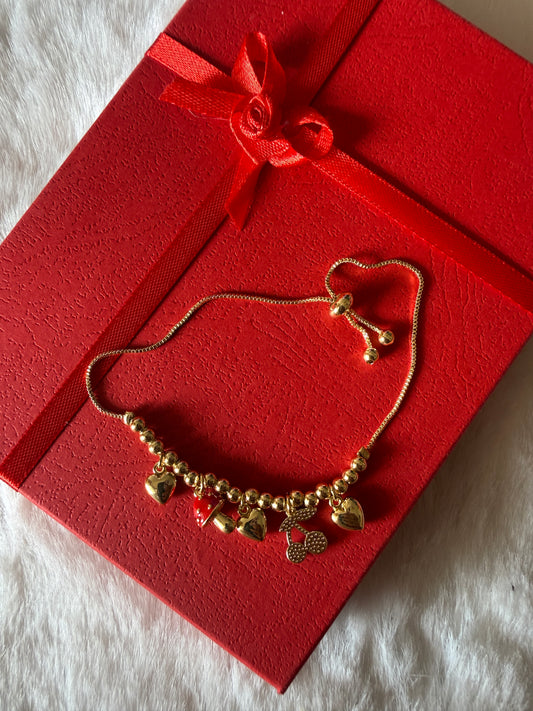 Anti tarnish adjustable charms bracelet