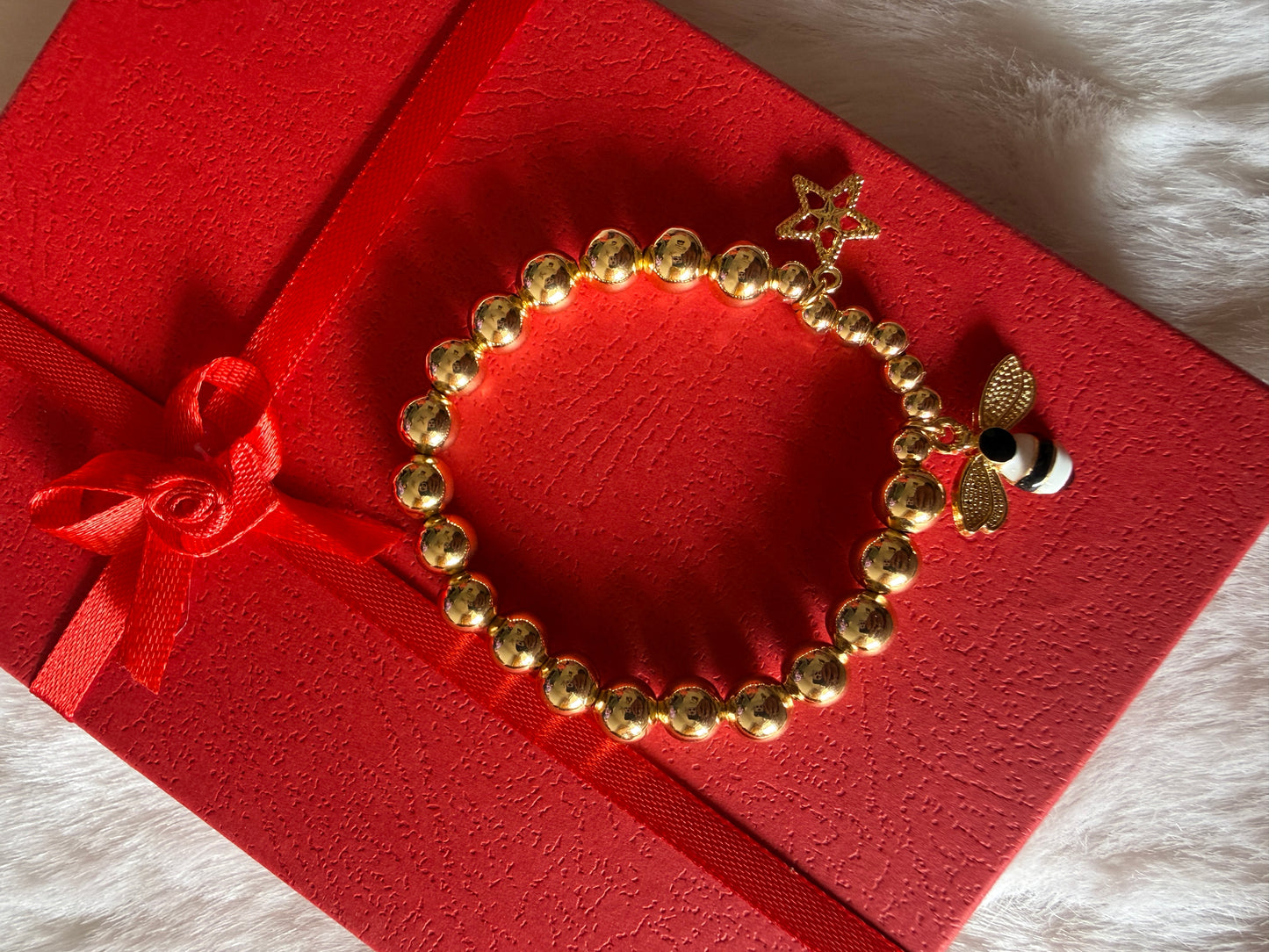 Adjustable anti tarnish bee bracelet