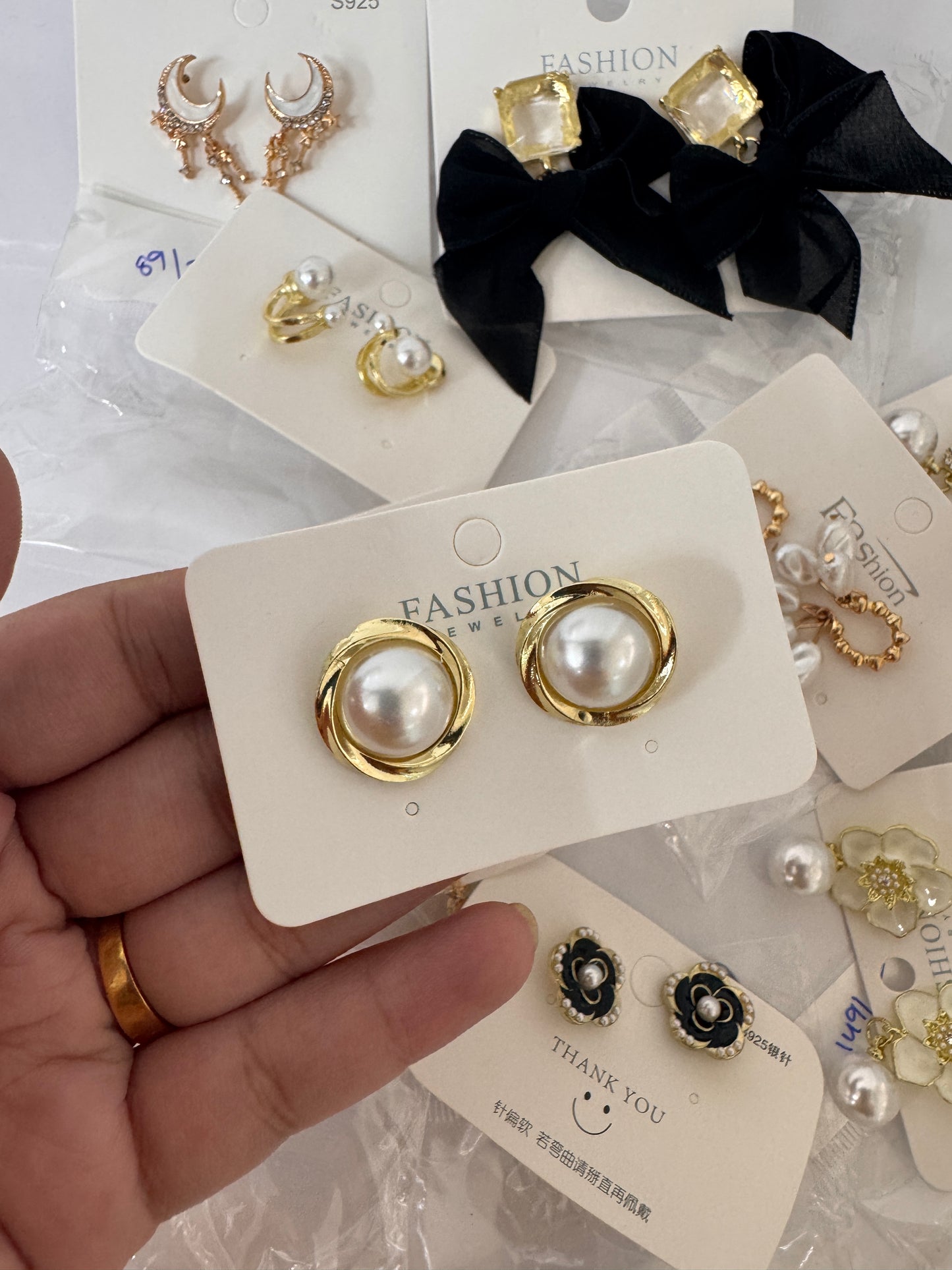 Pearl gold studs