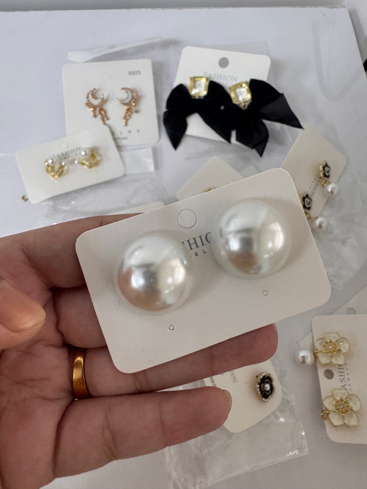 Pearl studs