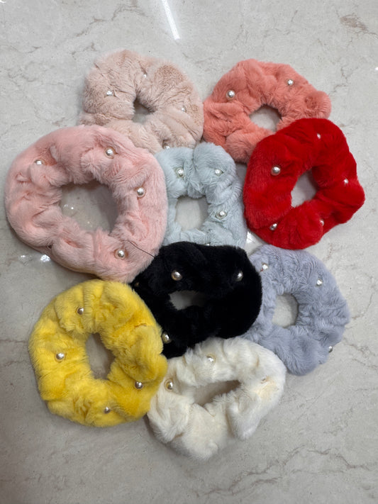 Pearl fur scrunchies