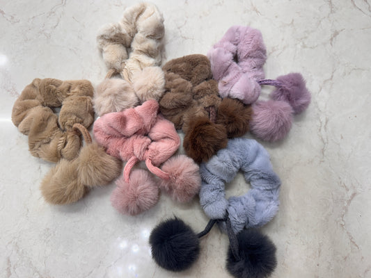 Pompom fur scrunchies