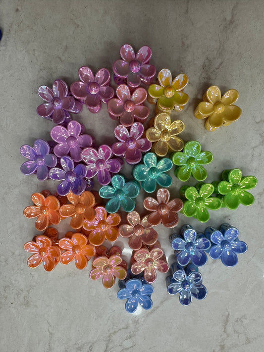 Metallic flower claws