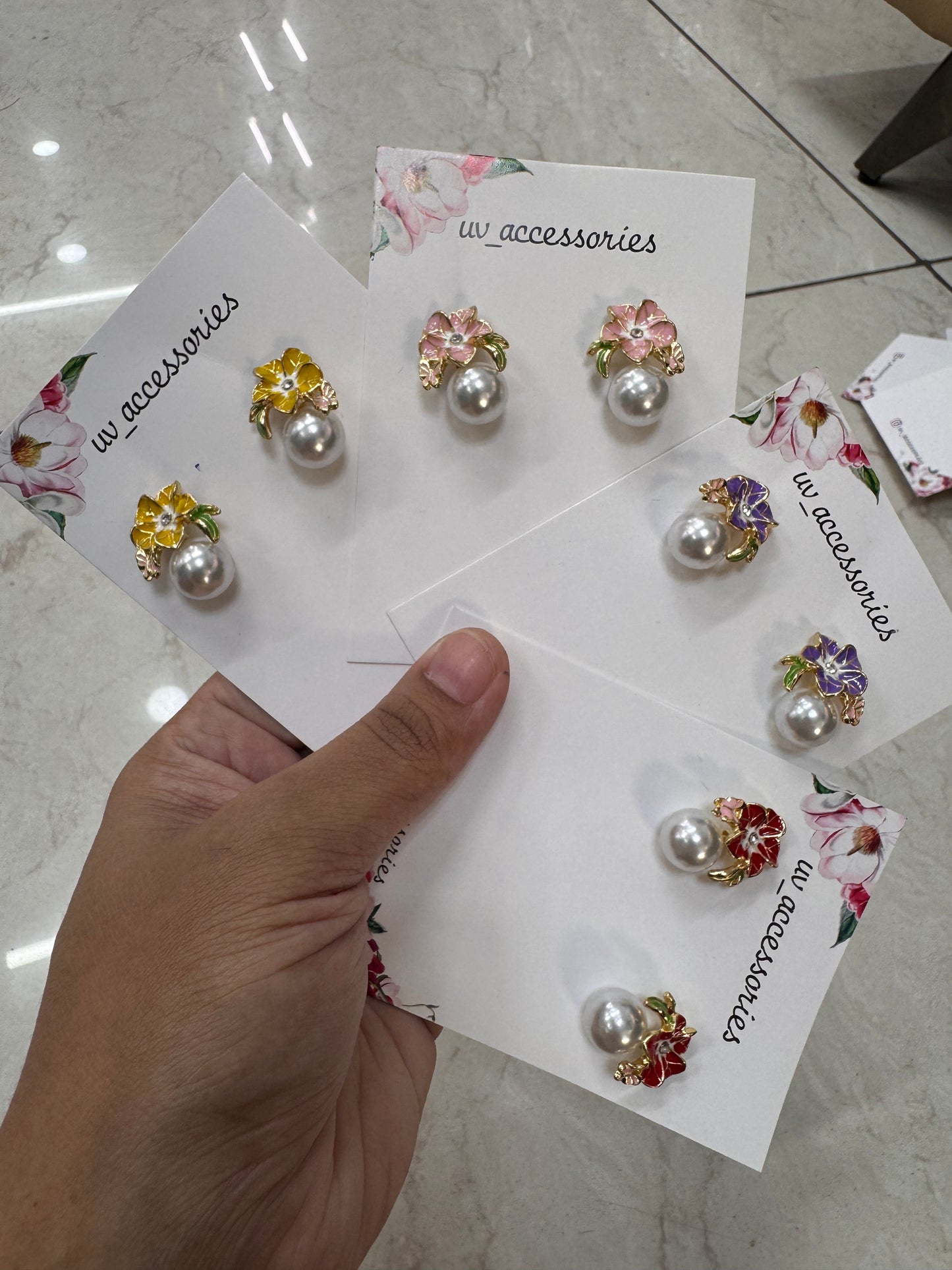Flower pearl studs