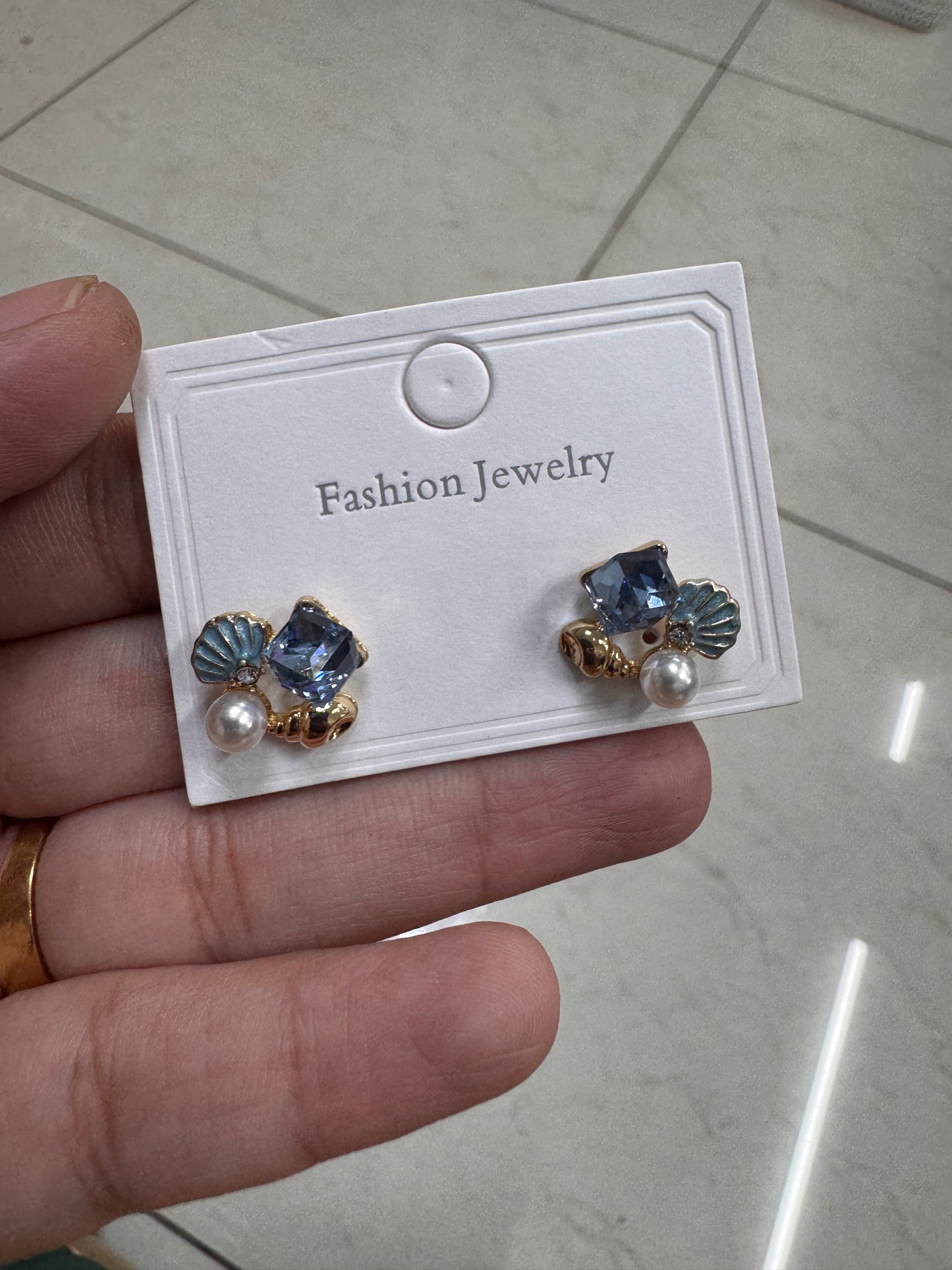 Mini shell studs