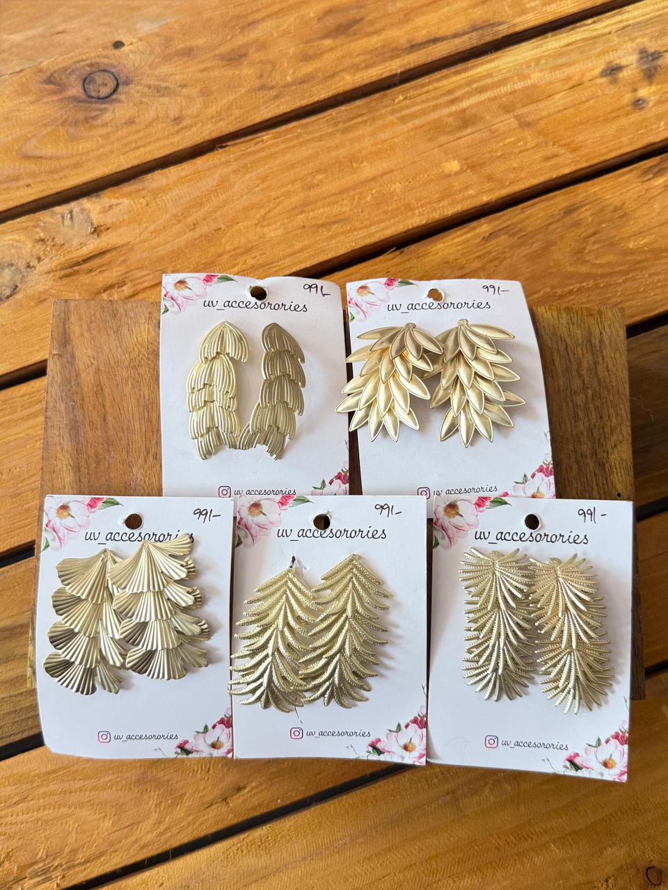 Metallic leaf earhangings