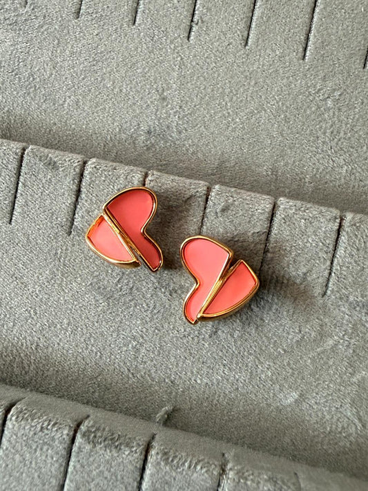 Enamel heart ear studs