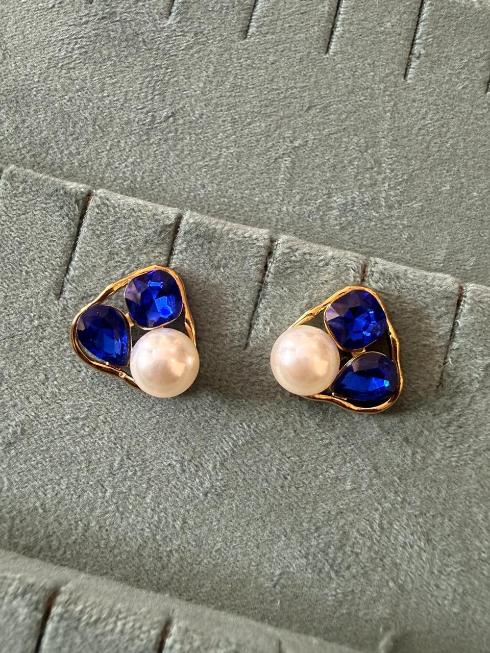 Blue stone pearl ear studs