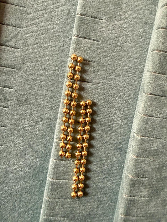 Gold bead ear hangings
