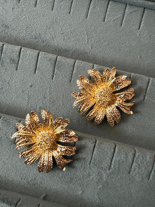Gold flower earstuds