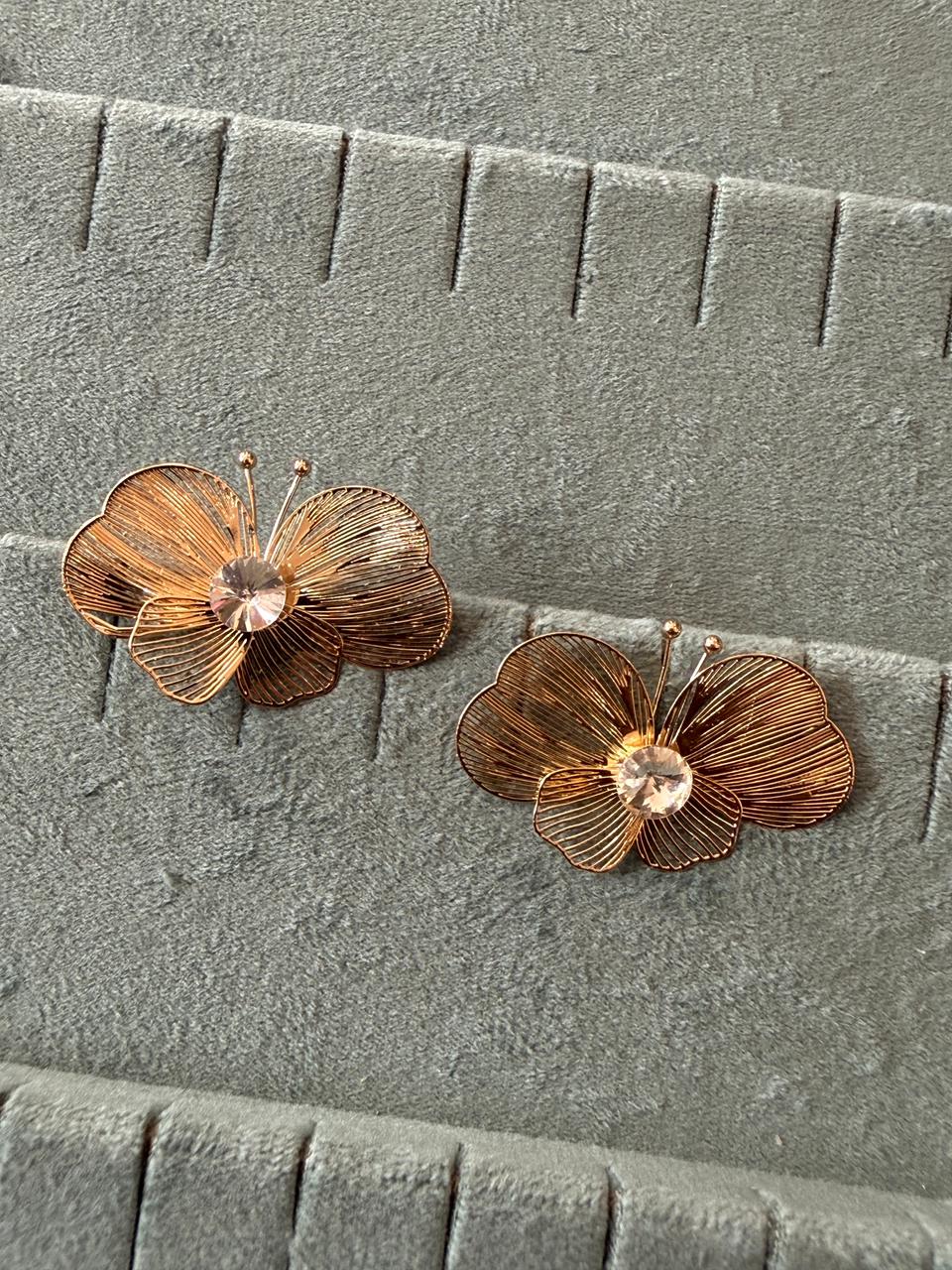 Wired floral ear studs