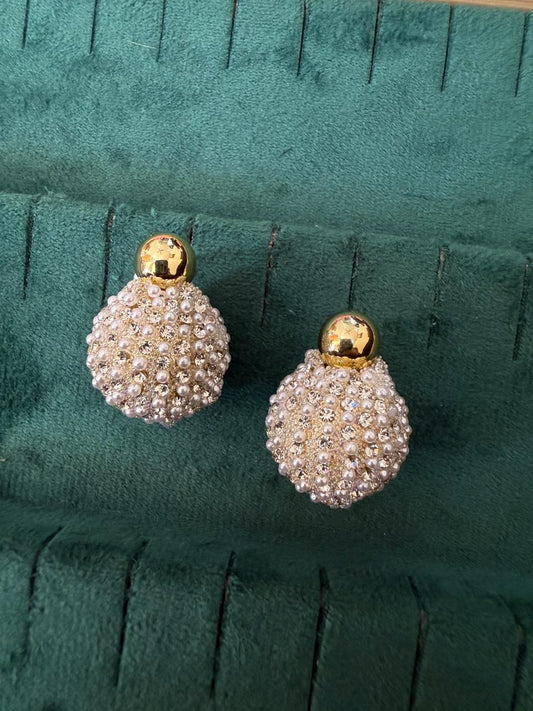 Pearl studs
