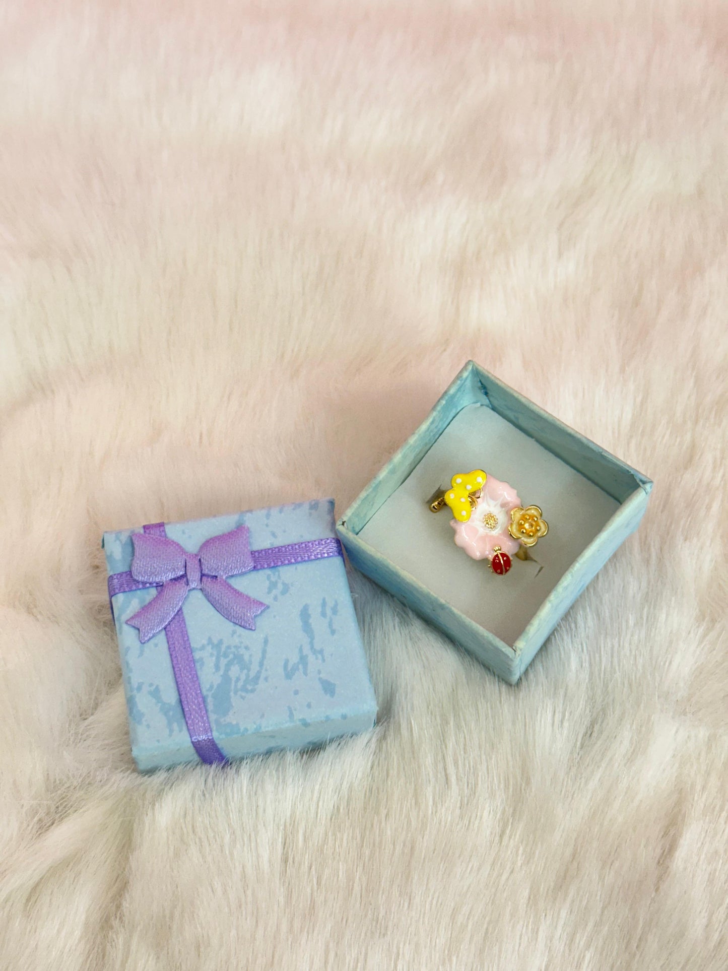 Exclusive flower ring