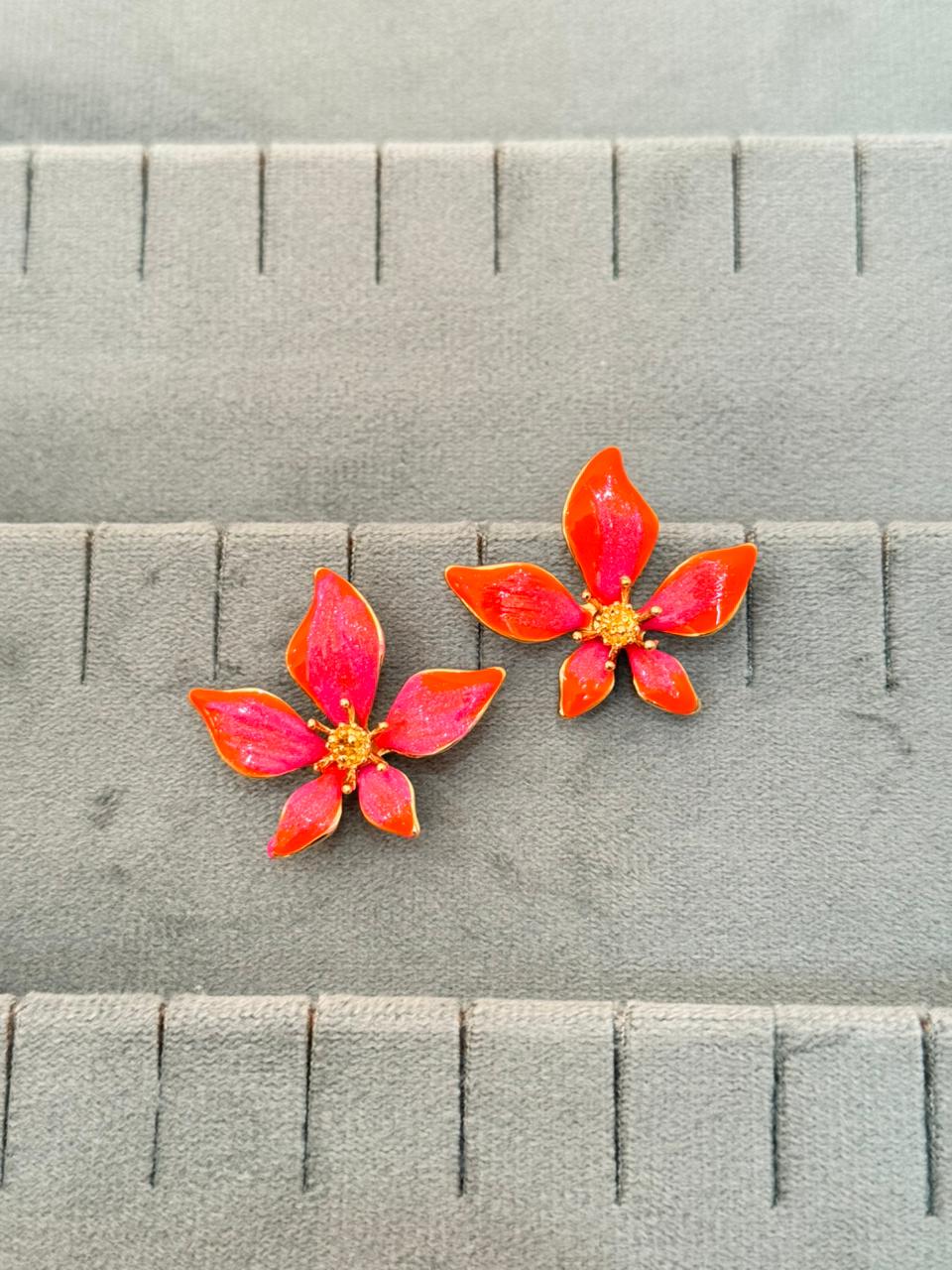Flower studs red