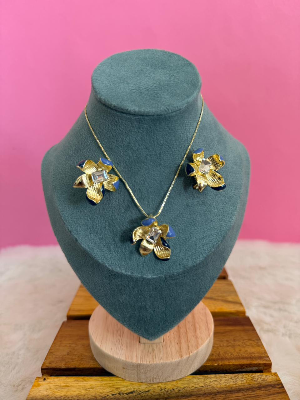 Blue flower 18k set