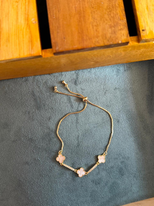 White clove adjustable bracelet