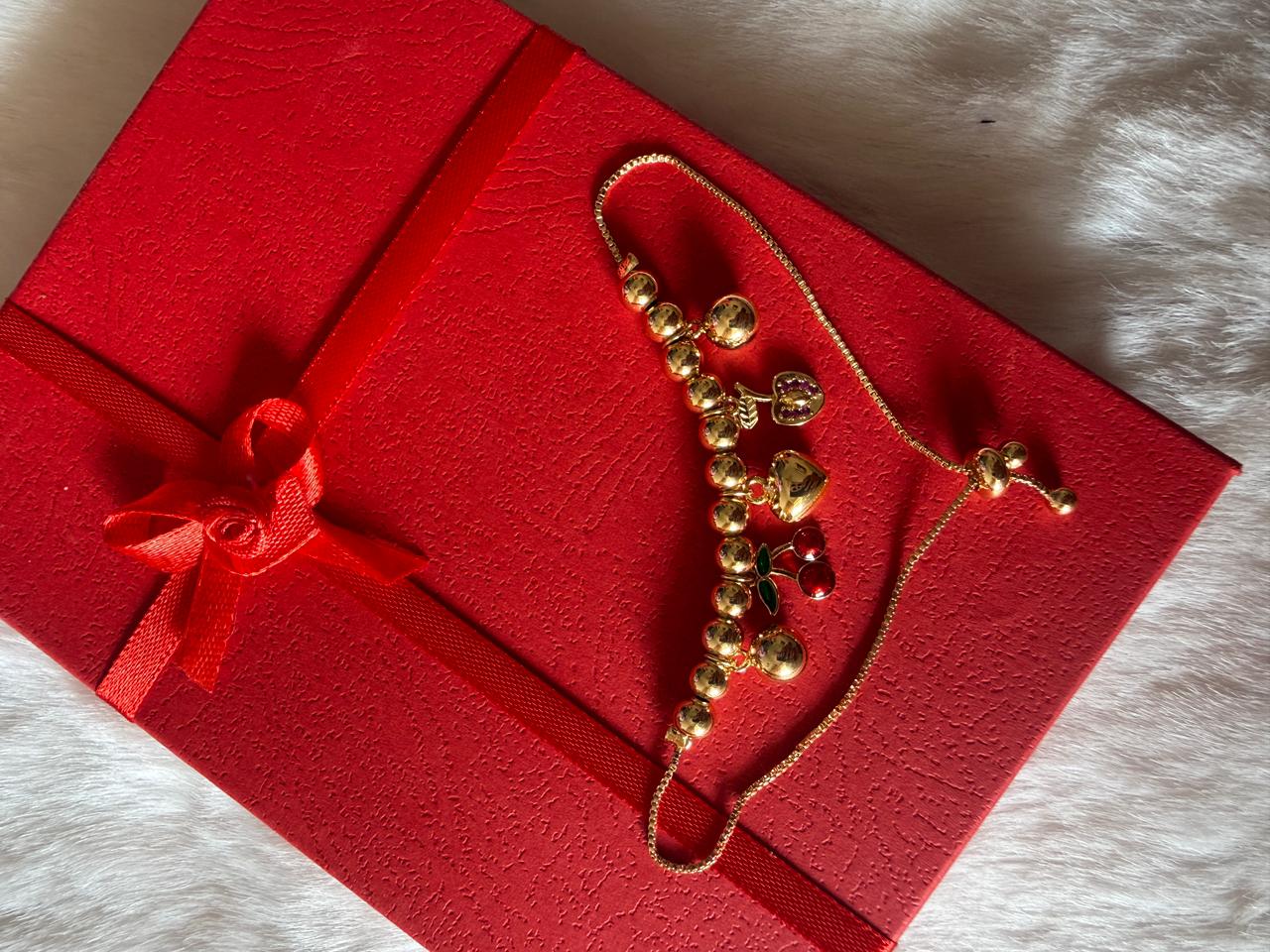 Charms adjustable bracelet