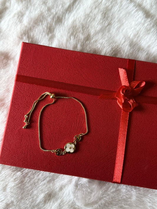 White clove gold bracelet