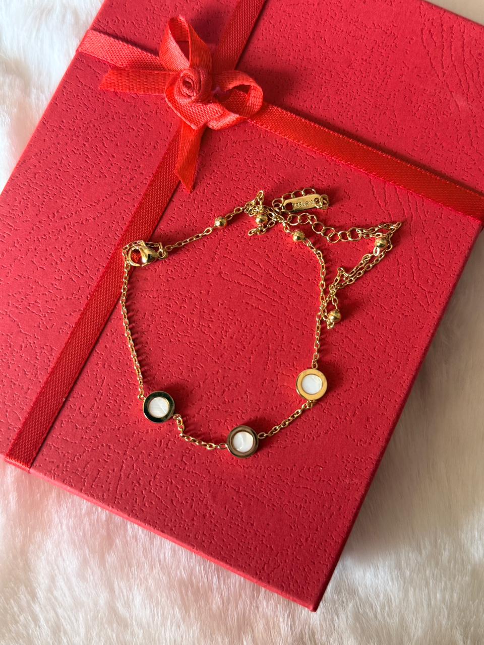 Round stone bracelet